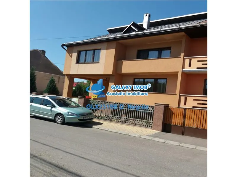 Sighetu Marmatiei, str.Tisei, vila P+2+M de vanzare - foto 1