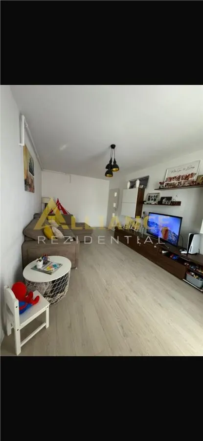 Apartament cu 3 camere - foto 1