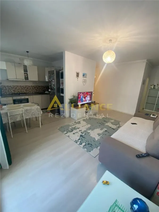 Apartament 3 camere - foto 1