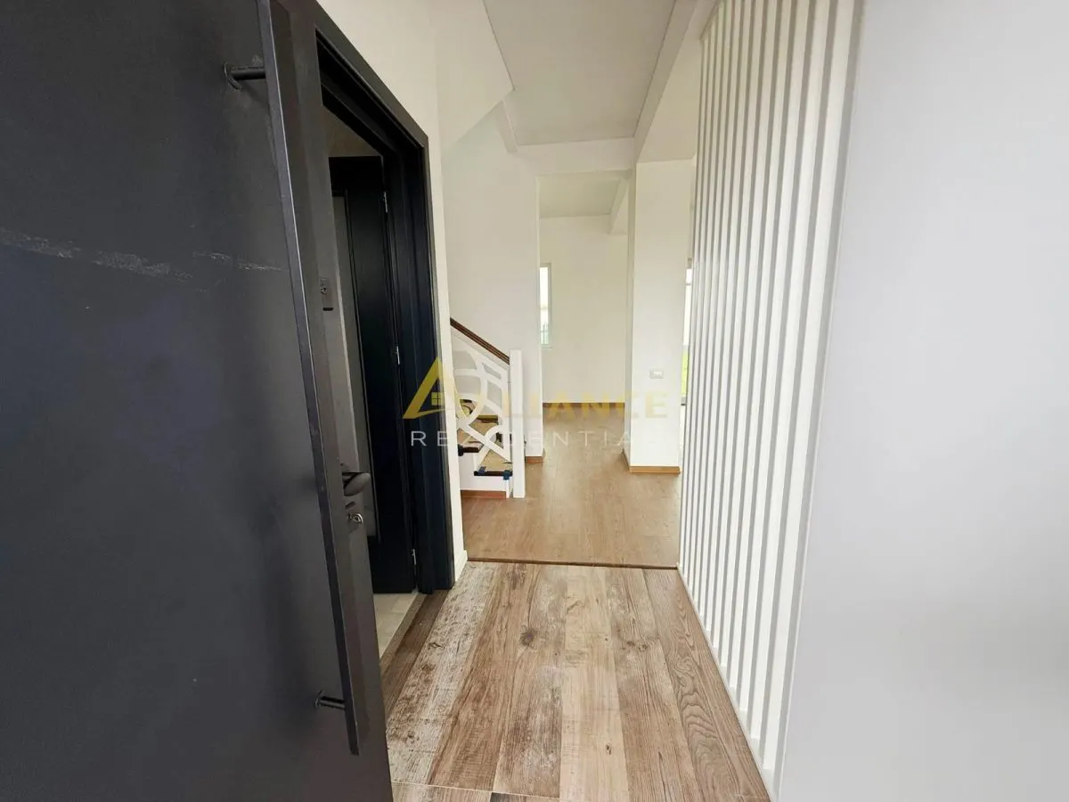 Vila cu 4 camere în ansamblu rezidential exclusiv - Comuna Berceni - foto 8