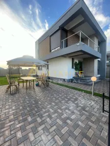 Casa individuala - 300 mp  - 5 camere - 3 bai - Berceni