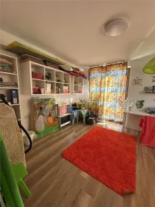 Casa - 370.000eur - 6 Dormitoare + living - Popesti-Leordeni