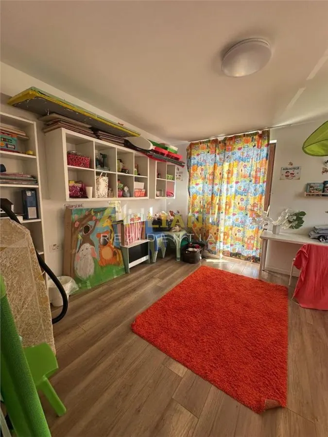 Casa - 370.000eur - 6 Dormitoare + living - foto 1