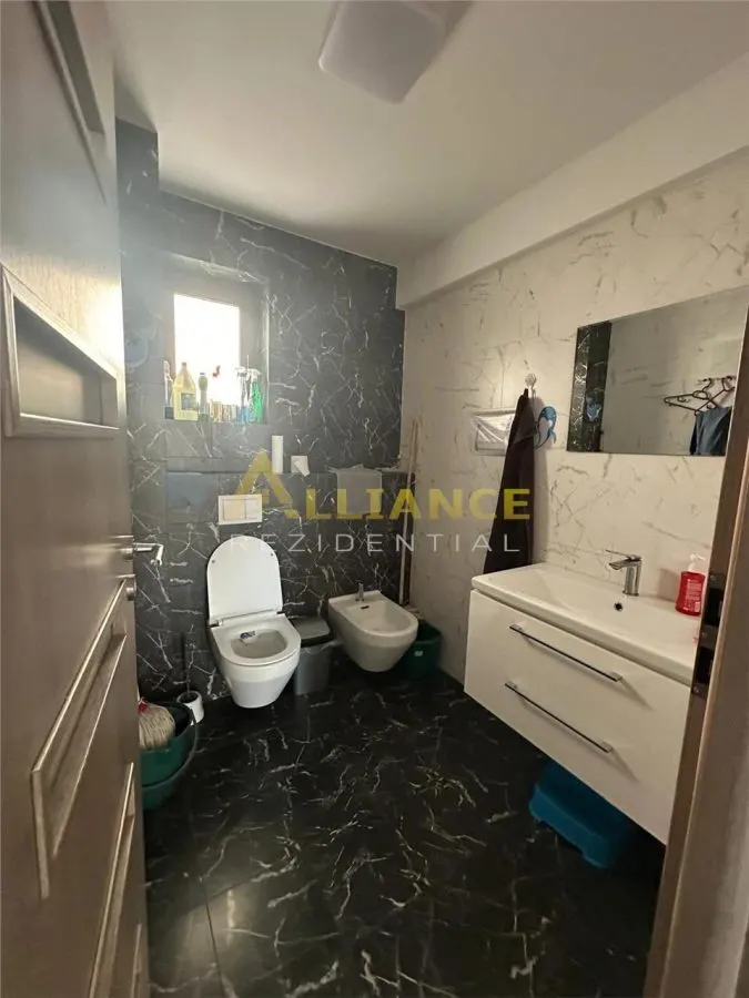 Casa - 370.000eur - 6 Dormitoare + living - foto 13