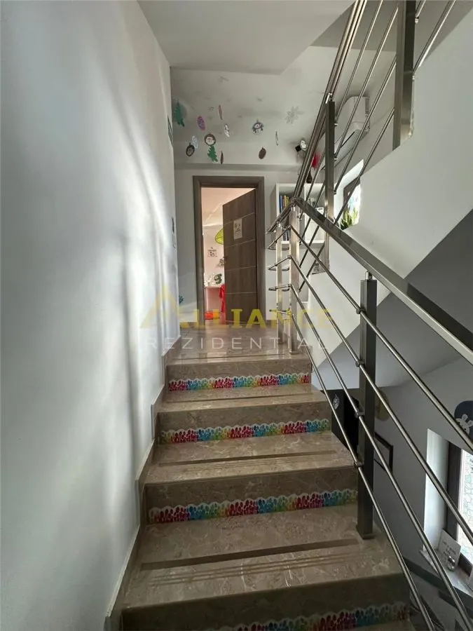 Casa - 370.000eur - 6 Dormitoare + living - foto 4