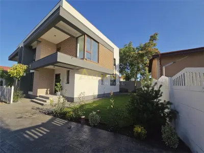 Ansamblu - Vila individuala - 5 camere - 3 bai - dressing - curte amenajata - Berceni