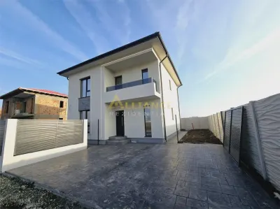 Vila individuala - 4 camere - 3 bai - beci - pod - 2 min de bulevardul principal - Berceni