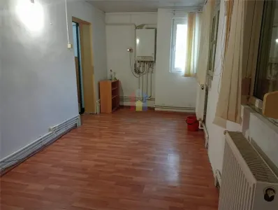 PARTER cu BALCON MARE / 2 camere Decomandat 65 mp, Calarasi 4. - foto 4