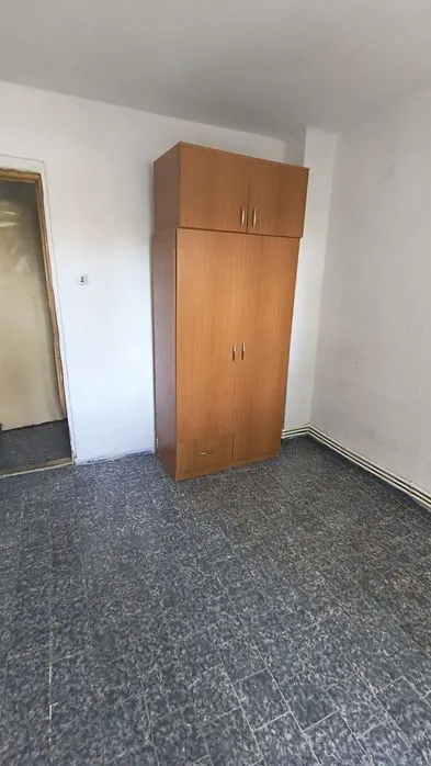 Vand apartament 2 camere zona apollo - foto 2