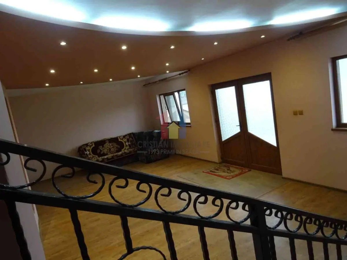 Vila P+1, constructie 2013, teren 700 mp, la 50Km de Braila - foto 11