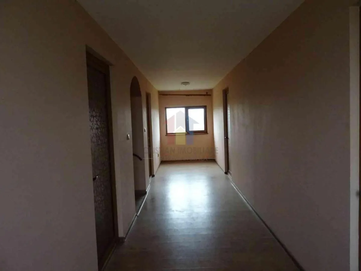 Vila P+1, constructie 2013, teren 700 mp, la 50Km de Braila - foto 17