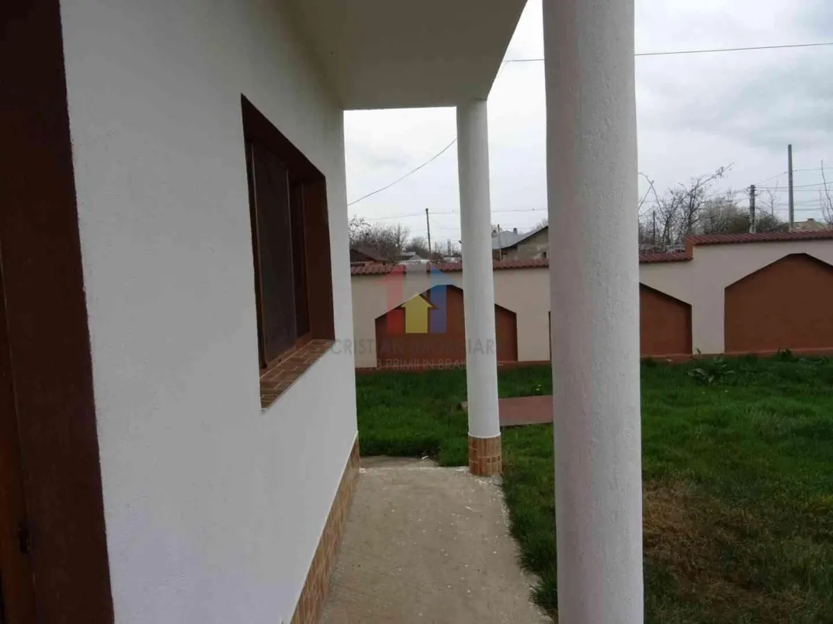 Vila P+1, constructie 2013, teren 700 mp, la 50Km de Braila - foto 8