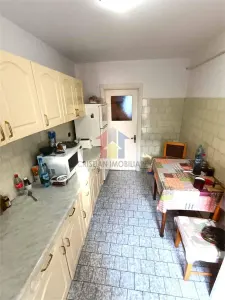 ETAJ  1, Ap 3 cam Dorobanti Bratianu 81mp 2 vederi 2 balcoane - Braila