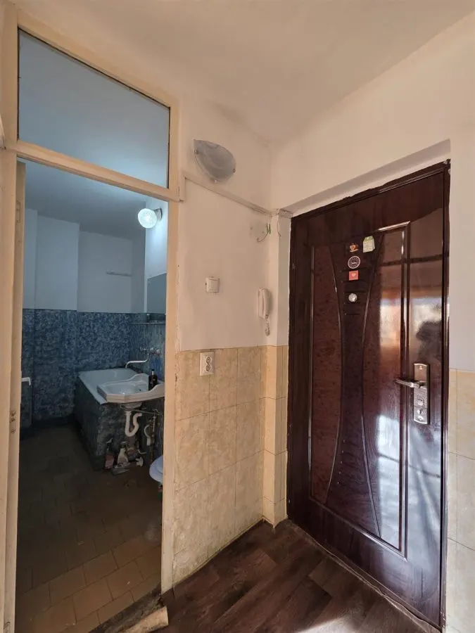 Garsoniera decomandata,etaj intermediar,Oradea,cartier Rogerius - foto 1