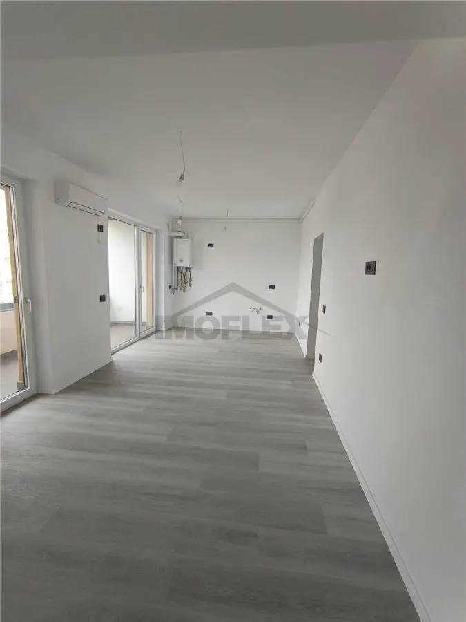 Apartament cu 3 camere de tip Penthouse, zona ultra centrala din Giroc - foto 1