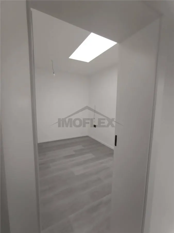 Apartament cu 3 camere de tip Penthouse, zona ultra centrala din Giroc - foto 15