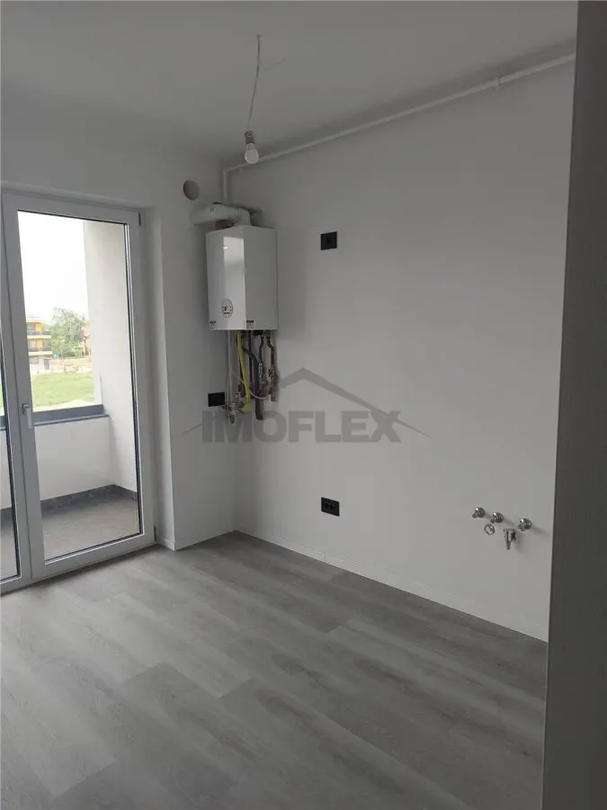 Apartament cu 3 camere de tip Penthouse, zona ultra centrala din Giroc - foto 3