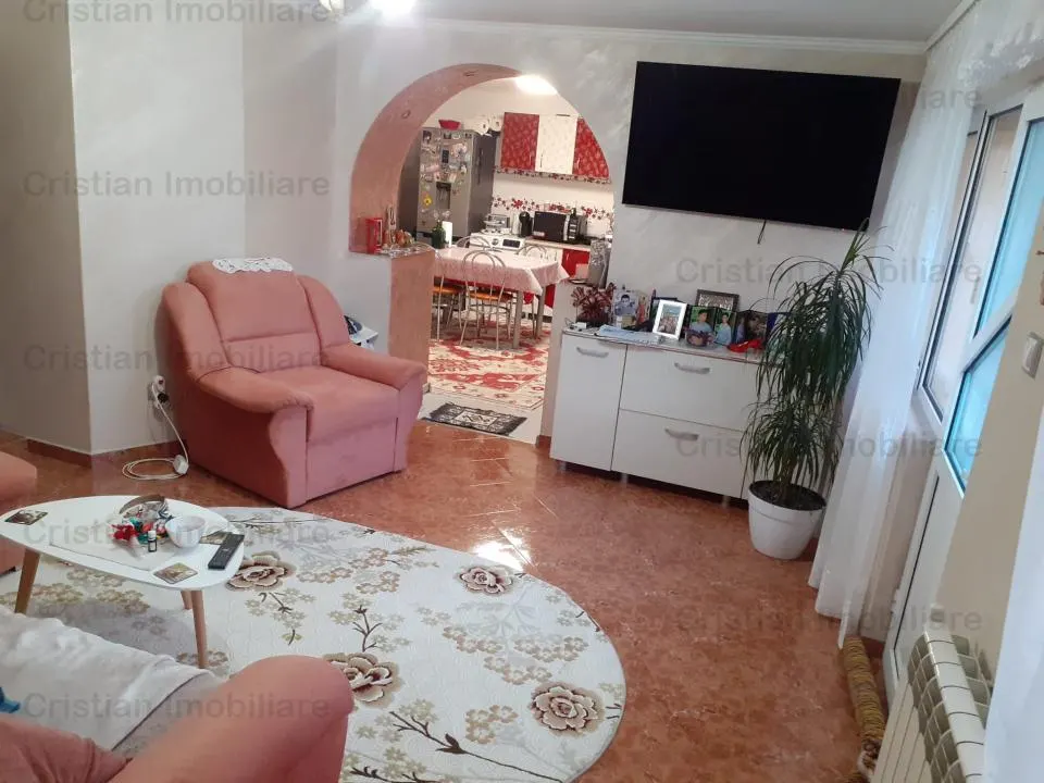 Vila  P+M + SPATIU COMERCIAL Chercea Mobilata 400mp utili - foto 11