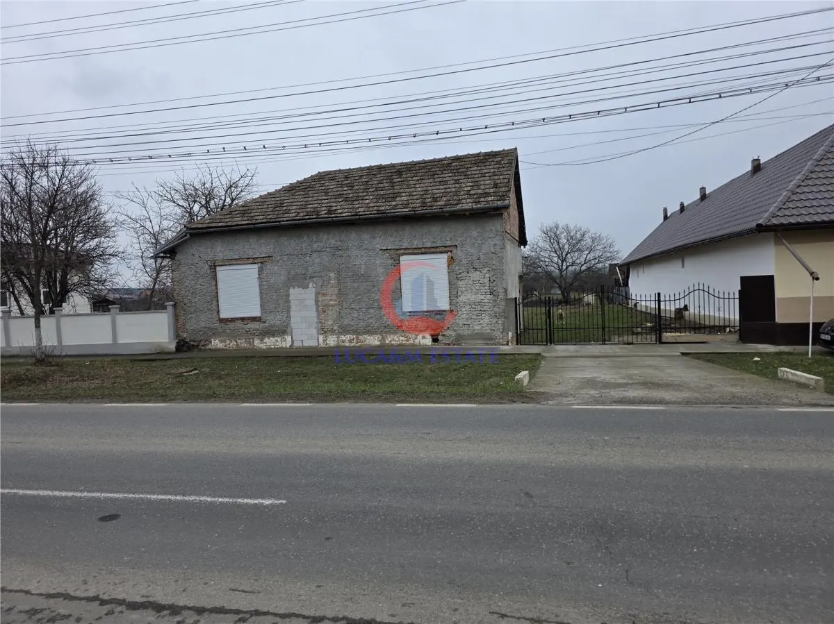 Proprietate cu potențial investițional în Pischia  190 mp utili, teren 1000 mp - foto 1