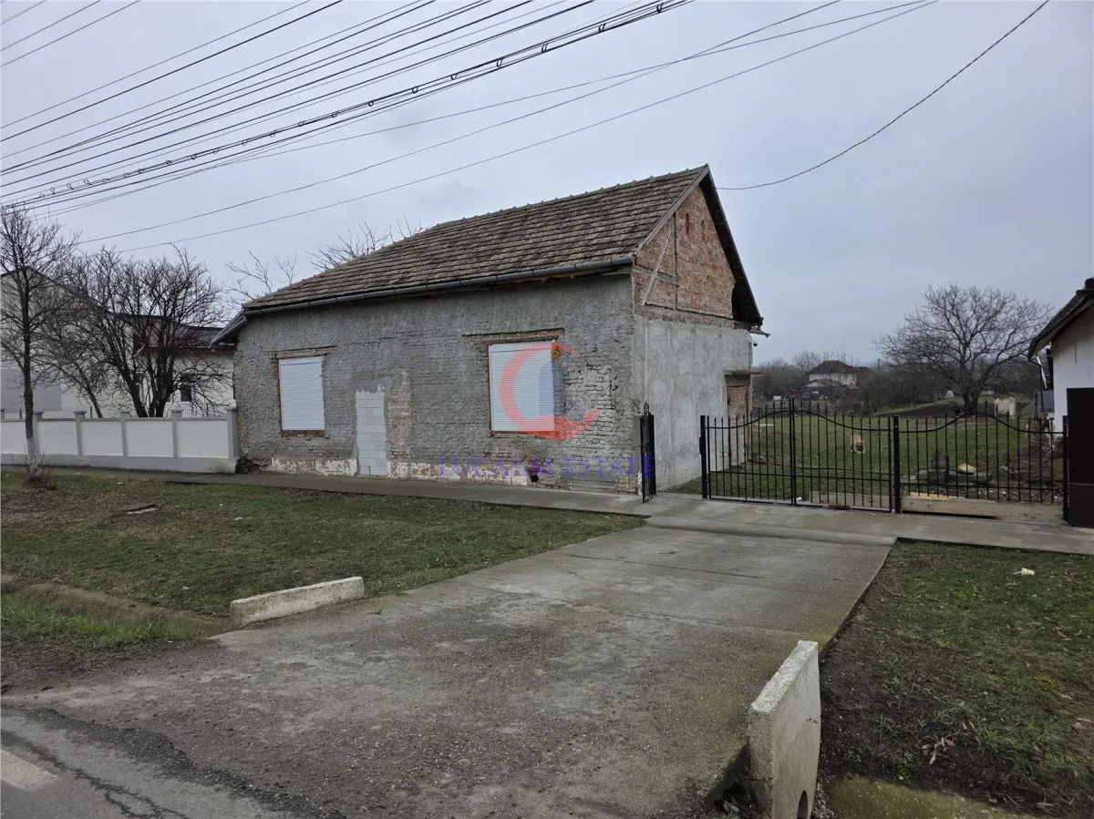 Proprietate cu potențial investițional în Pischia  190 mp utili, teren 1000 mp - foto 2