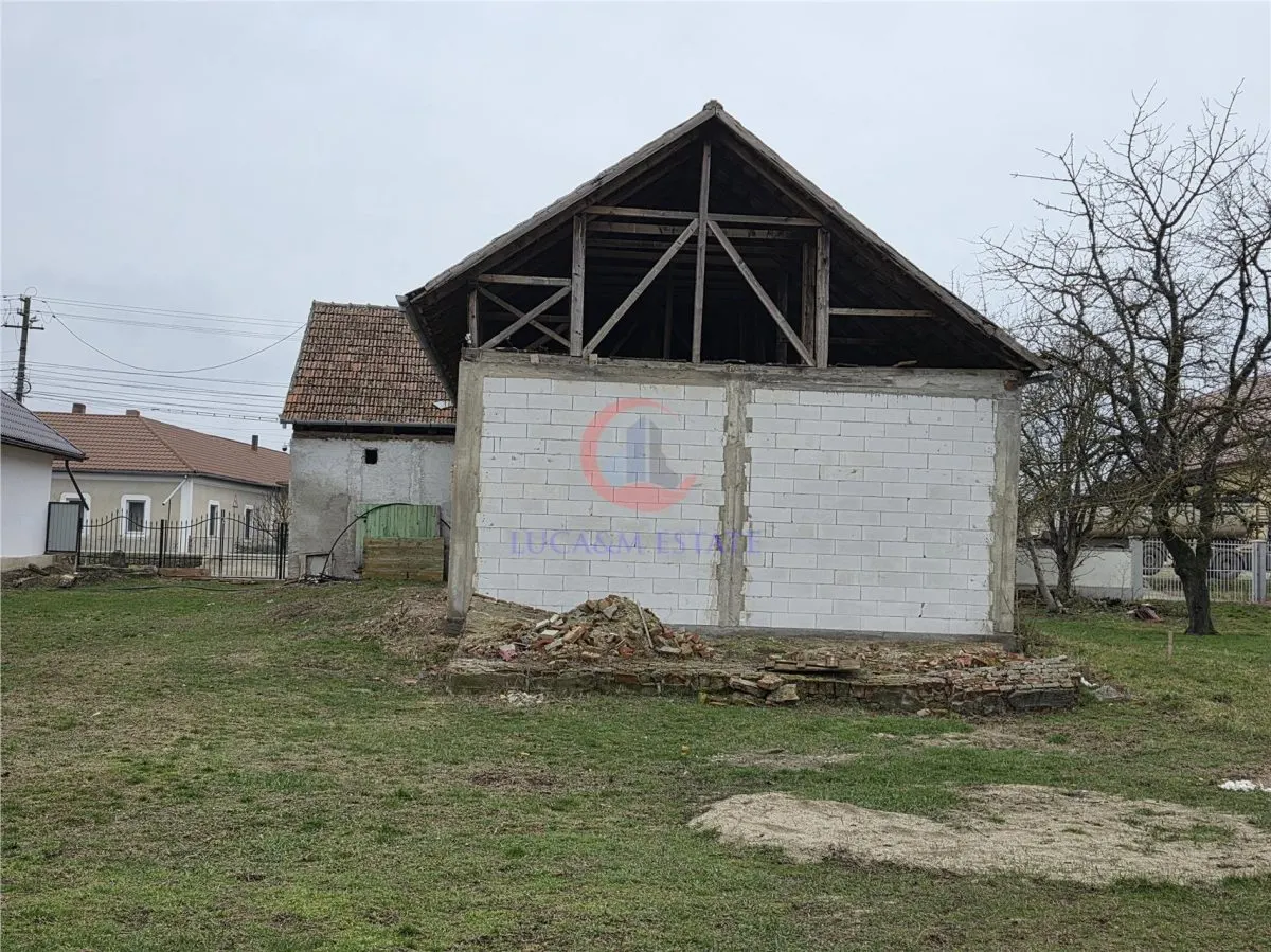 Proprietate cu potențial investițional în Pischia  190 mp utili, teren 1000 mp - foto 3