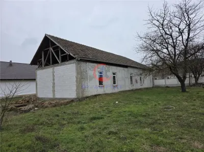 Proprietate cu potențial investițional în Pischia  190 mp utili, teren 1000 mp - foto 6