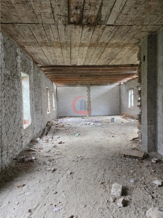 Proprietate cu potențial investițional în Pischia  190 mp utili, teren 1000 mp - foto 7