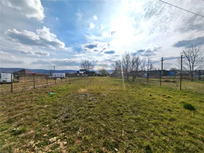 Teren 1165 mp + Cabana de vanzare in Garleni – aproape de natura - foto 5
