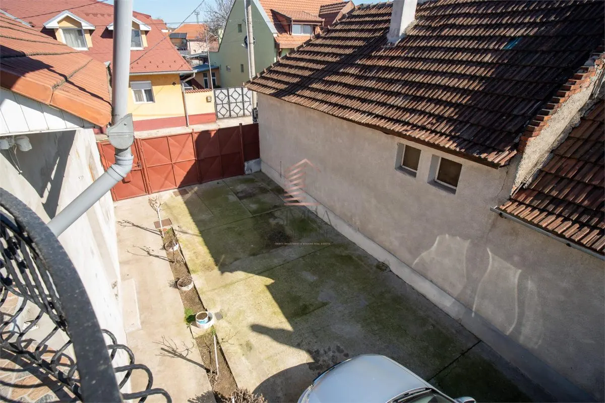 Casa in Rogerius cu spatiu comercial si 3 unitati separate - foto 19