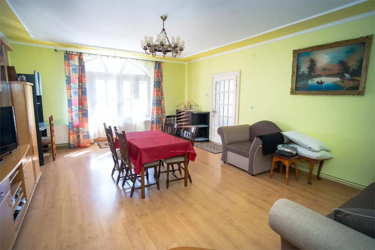 Casa in Rogerius cu spatiu comercial si 3 unitati separate - foto 3