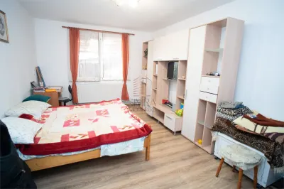 Casa in Rogerius cu spatiu comercial si 3 unitati separate - foto 4