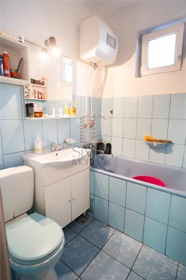 Casa in Rogerius cu spatiu comercial si 3 unitati separate - foto 5