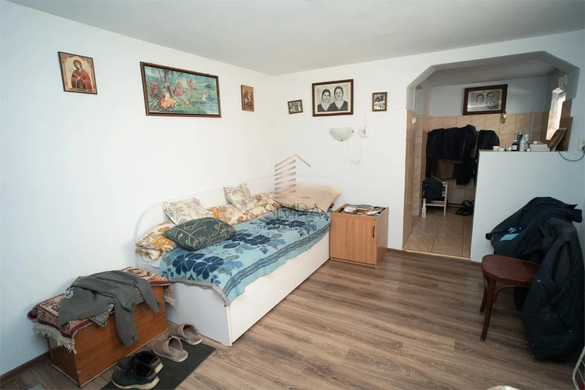 Casa in Rogerius cu spatiu comercial si 3 unitati separate - foto 7