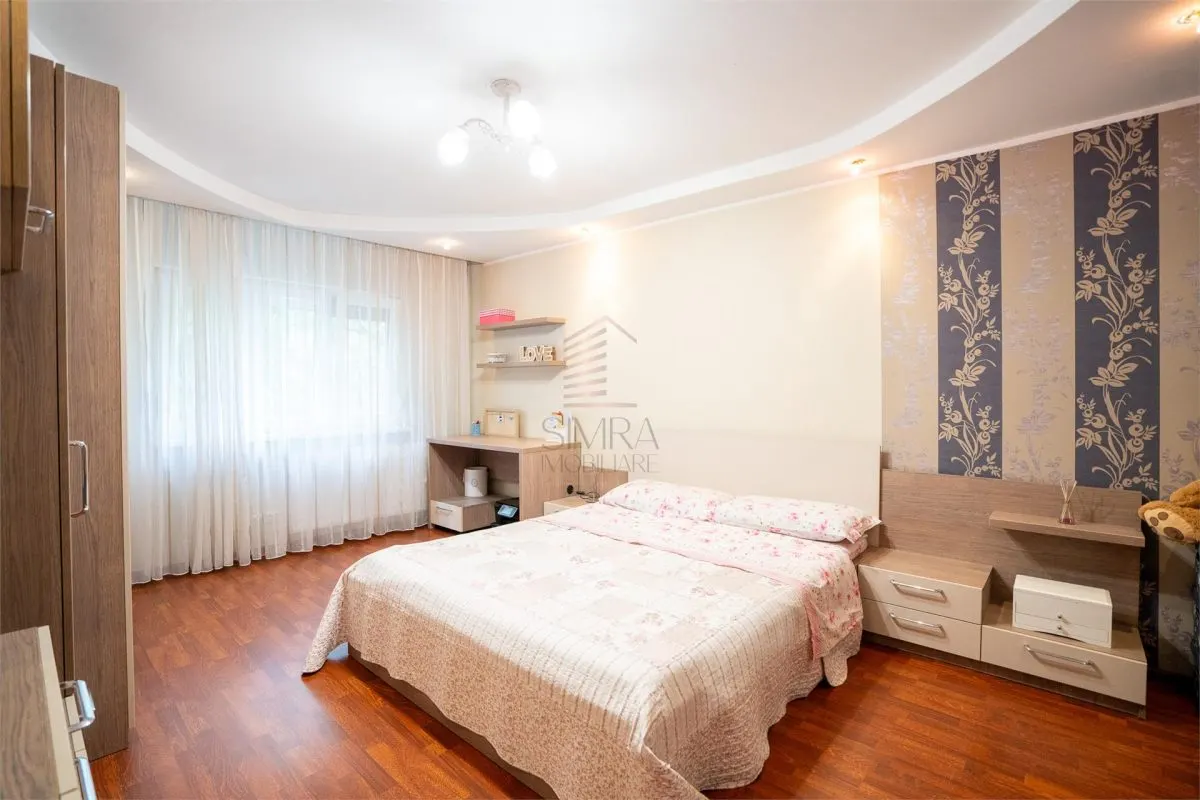 Apartament 3 camere decomandat Rogerius - foto 1