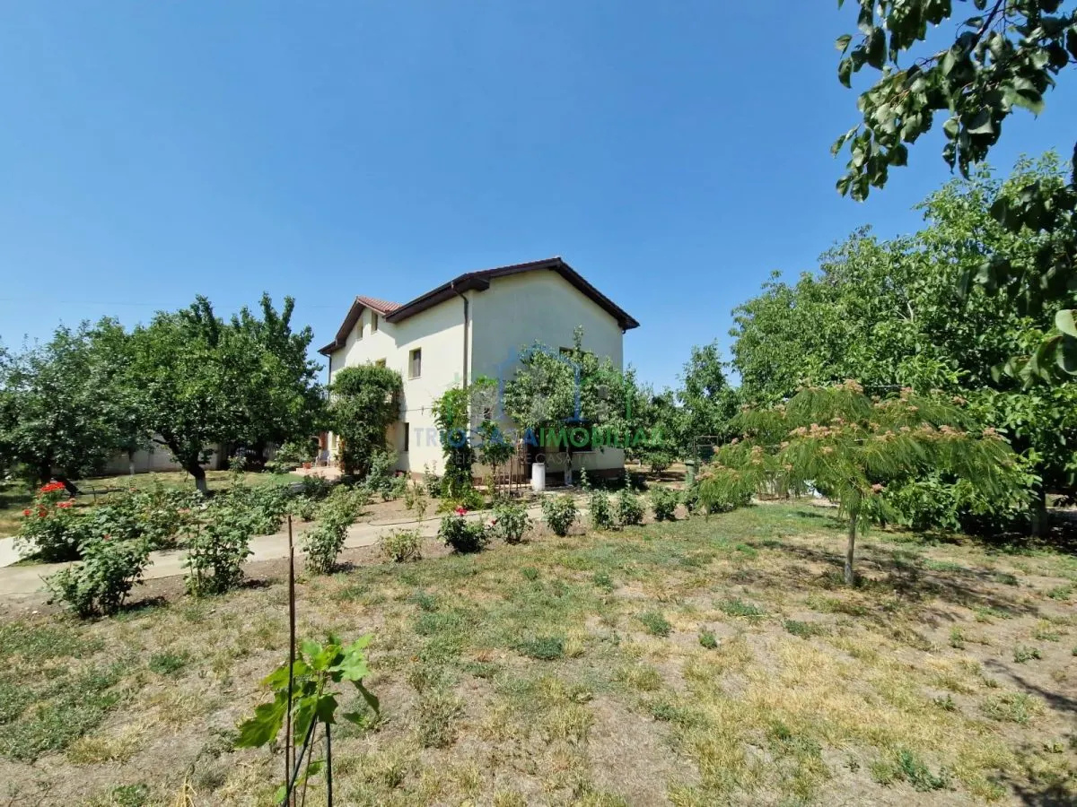 CASA P +E , 5 camere -Cosoveni - foto 2