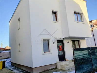 DE VANZARE VILA DANTELEI - DRUMUL TABEREI SECTOR 5 STATIE AUTOBUZ - Bucuresti