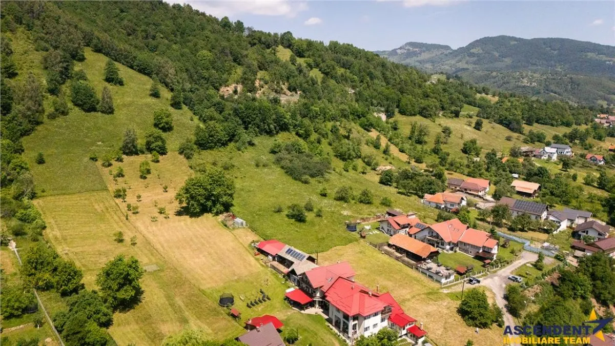FILM!View superb catre munti,teren pretabil constructie Hotel,4.400 mp, Moieciu de Jos, Bran - foto 25