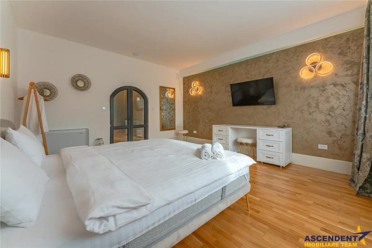 FILM& 3D! Vila high tech, cu semineu, jacuzzi, terasa, 10 camere, Central, Brasov - foto 3
