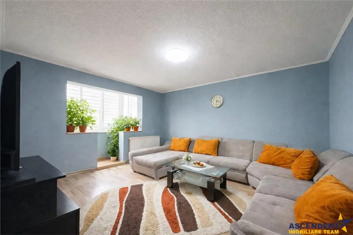 LIVE! Camin decomandat,4 camere,2 bai, conditii apreciabile,Ciucului,Sfantu Gheorghe - foto 1