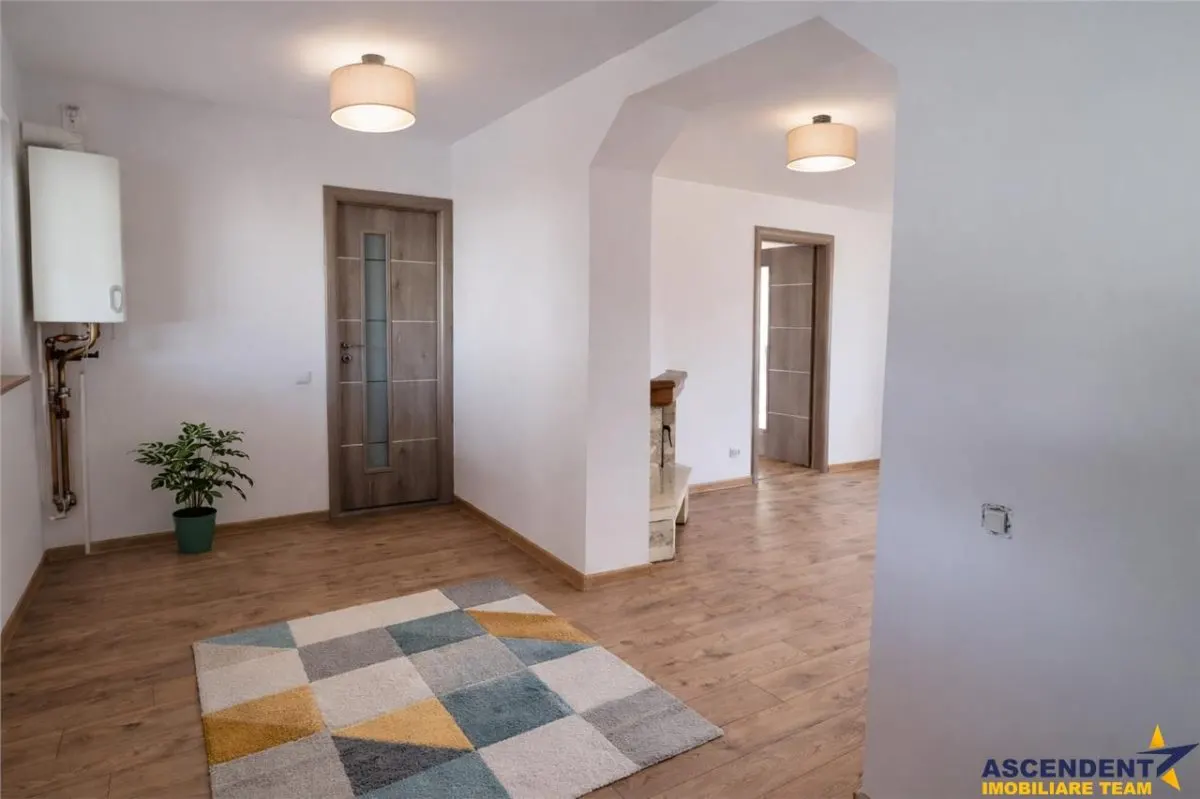 Cocheta casa renovata+vila spatioasa, domeniu de 1.500mp,Sanpetru,Brasov - foto 4
