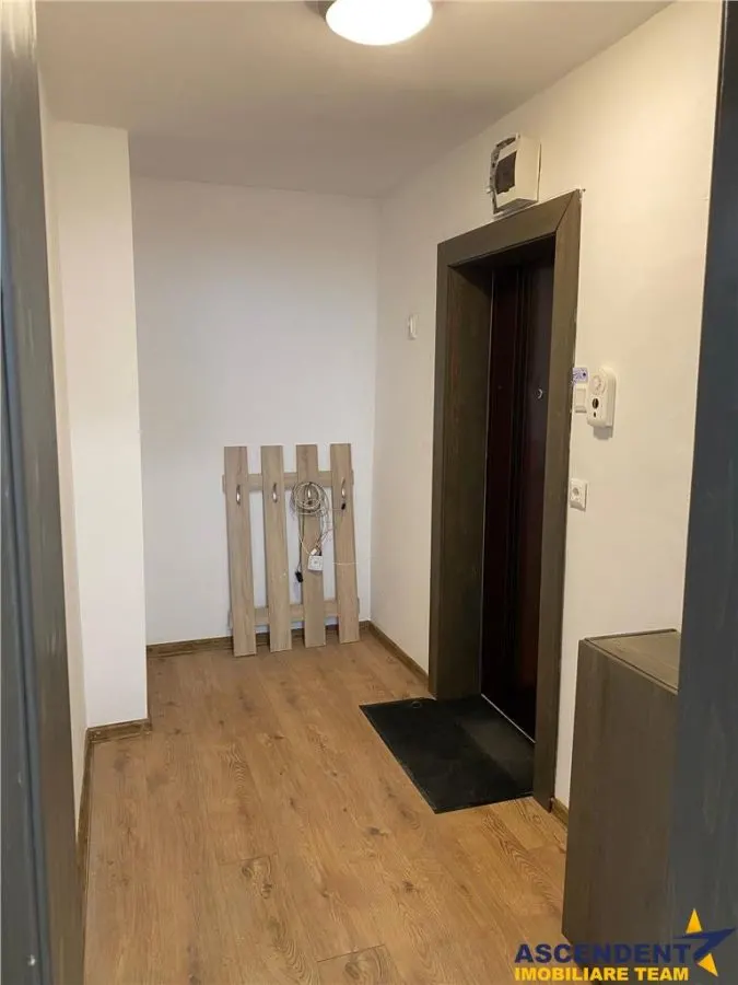 In centrul orasului, pretabil si pentru cabinet medical, salon, punct de lucru, etc. - foto 2