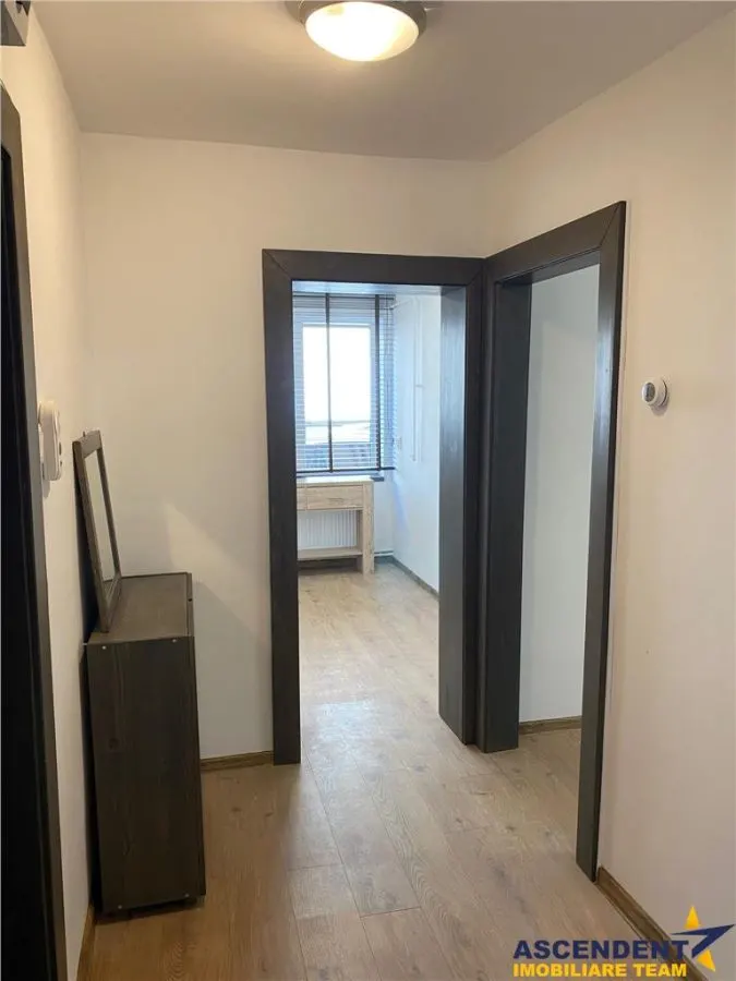 In centrul orasului, pretabil si pentru cabinet medical, salon, punct de lucru, etc. - foto 4