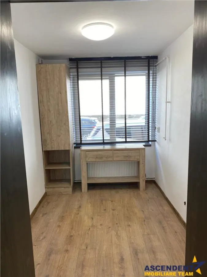 In centrul orasului, pretabil si pentru cabinet medical, salon, punct de lucru, etc. - foto 5