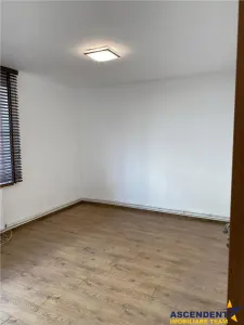 In centrul orasului, pretabil si pentru cabinet medical, salon, punct de lucru, etc. - foto 8