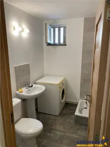 In centrul orasului, pretabil si pentru cabinet medical, salon, punct de lucru, etc. - foto 9