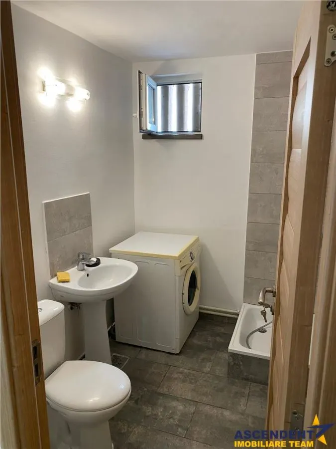 In centrul orasului, pretabil si pentru cabinet medical, salon, punct de lucru, etc. - foto 9
