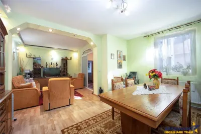 Pe incantare florala, casa cu 5 camere, curte individuala - Central, Brasov - foto 2