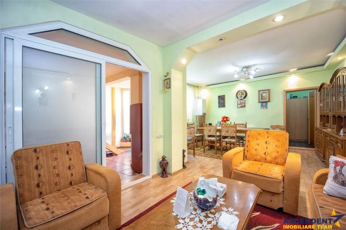 Pe incantare florala, casa cu 5 camere, curte individuala - Central, Brasov - foto 14