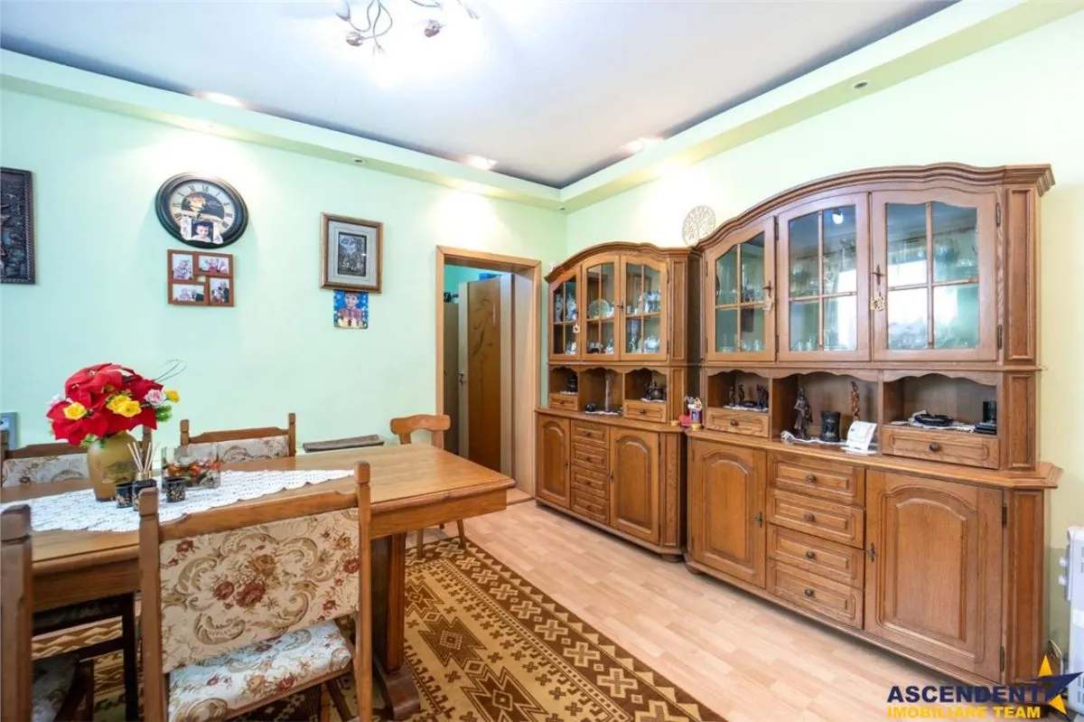 Pe incantare florala, casa cu 5 camere, curte individuala - Central, Brasov - foto 3