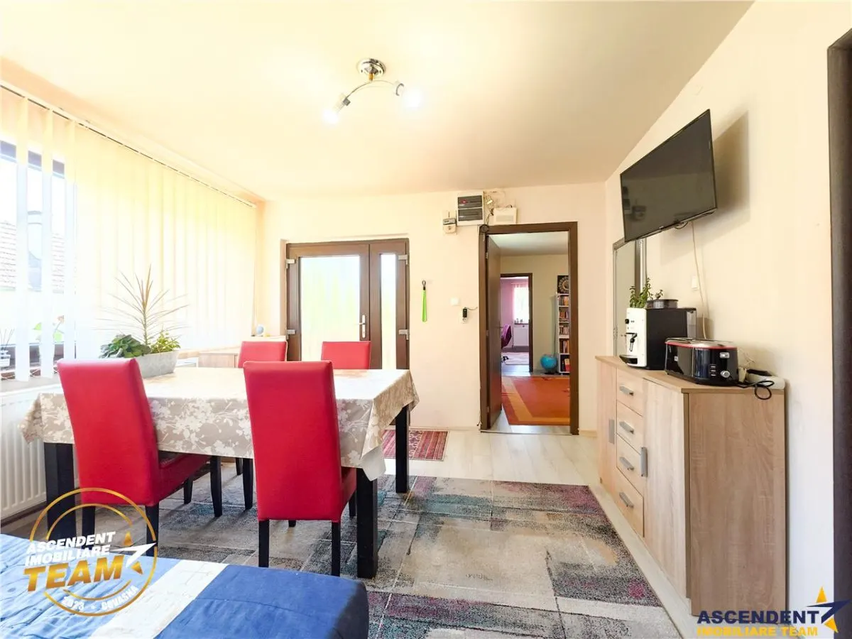 Vrei sa auzi ciripitul pasarilor,sa fii langa izvoarele termale:Casa modern utilata, Valcele, Covasna - foto 2